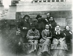 E. Polenova (first on the right in the upper row) surrounded by her friends and family in Abramtsevo, 1883.